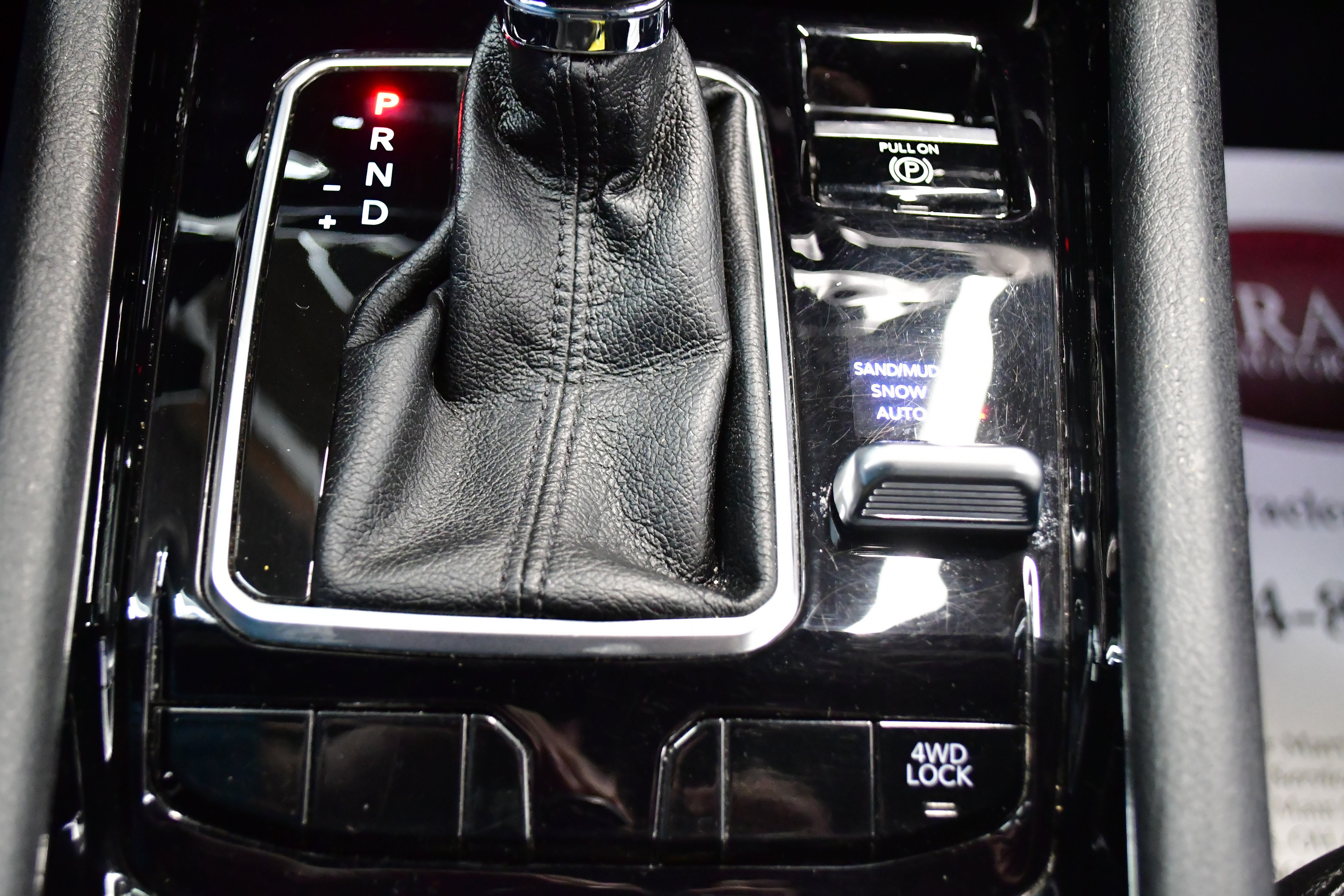 Used 2025 Jeep Compass Limited image 29