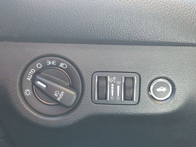 Used 2016 Dodge Challenger SXT Plus image 17