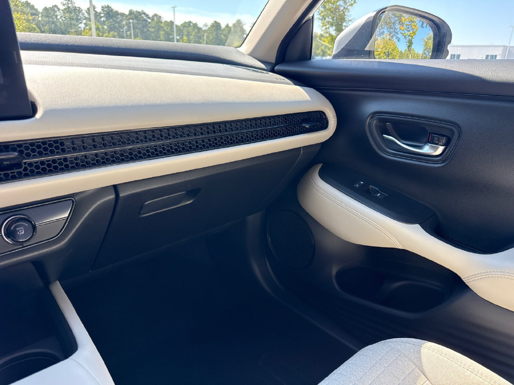 Certified 2027 Honda HR-V LX image 18