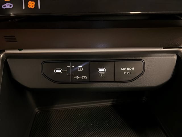 Used 2026 Kia Carnival FWD image 30
