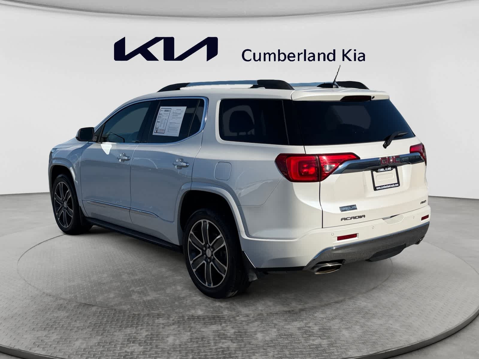 Used 2018 GMC Acadia Denali w/ Technology Package AWD/4WD image 3