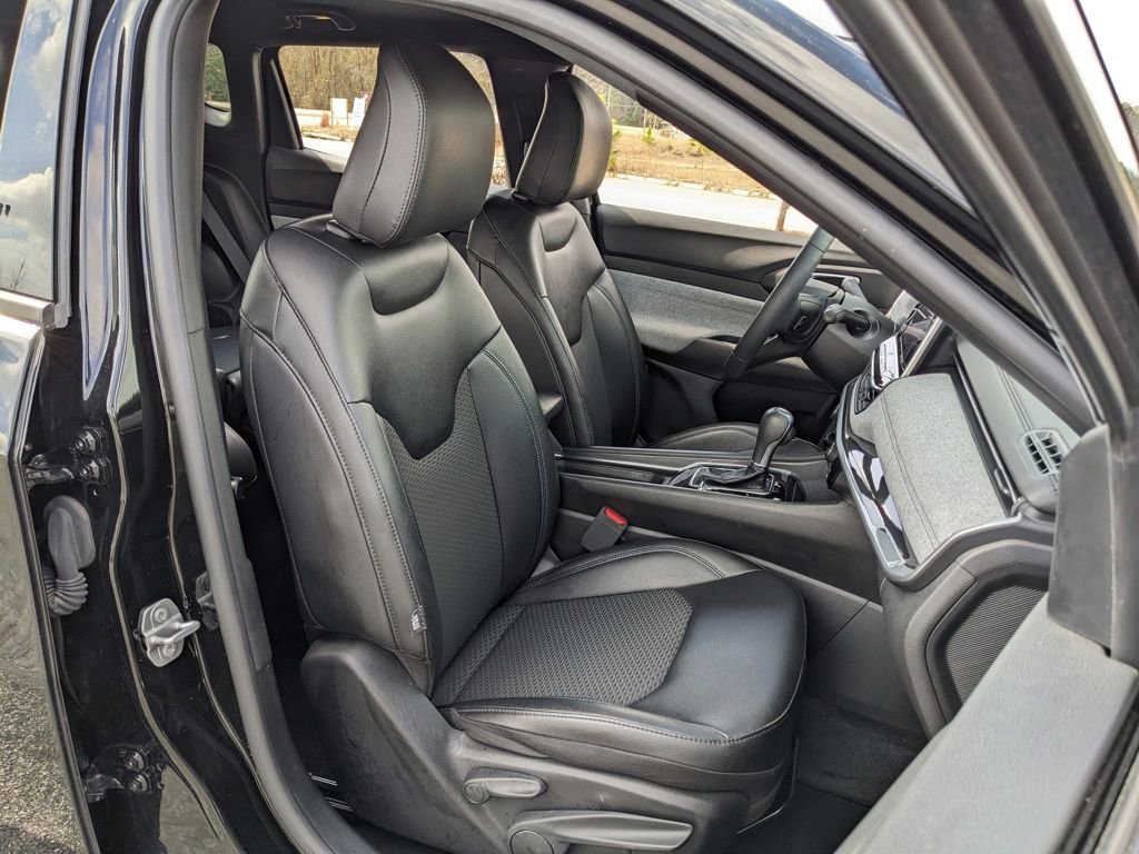 Certified 2025 Jeep Compass Latitude image 49