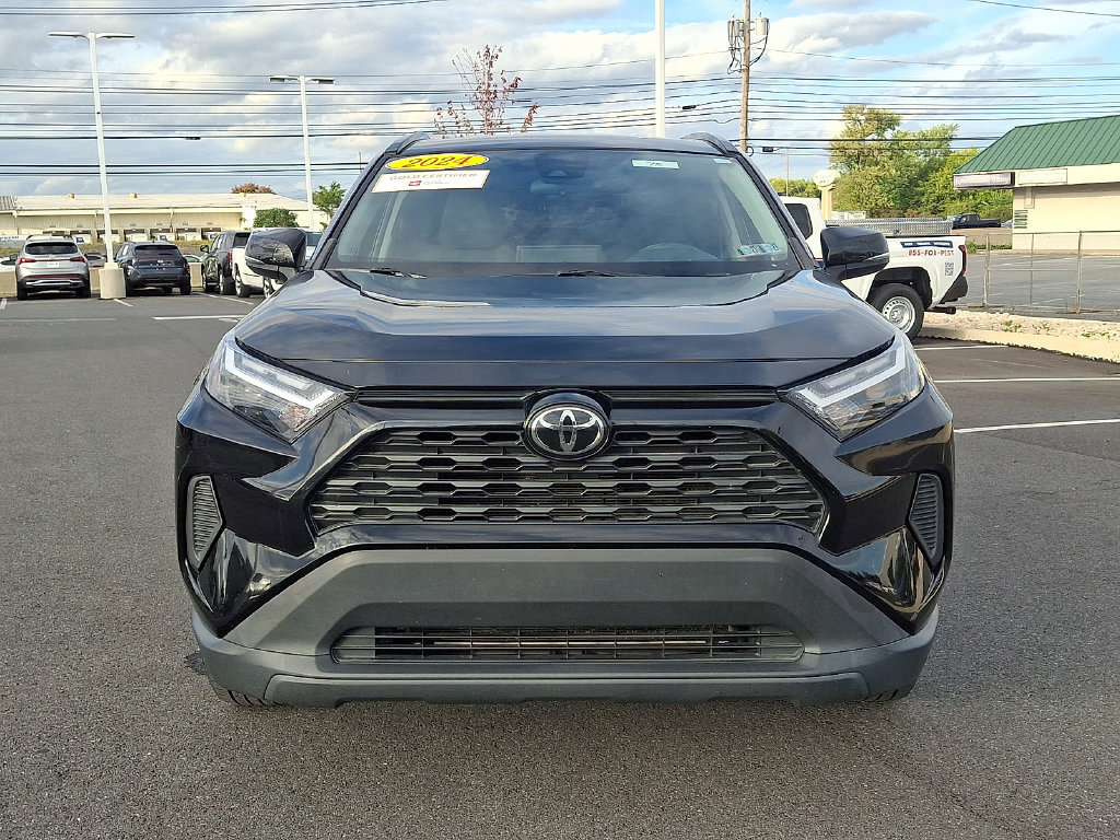 Used 2024 Toyota RAV4 XLE AWD/4WD image 2