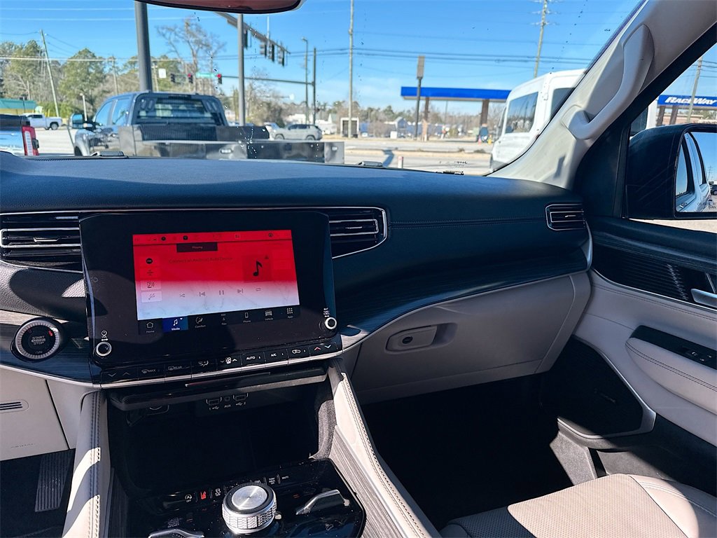 Used 2023 Jeep Wagoneer Series III w/ Preferred Equipment Group image 20