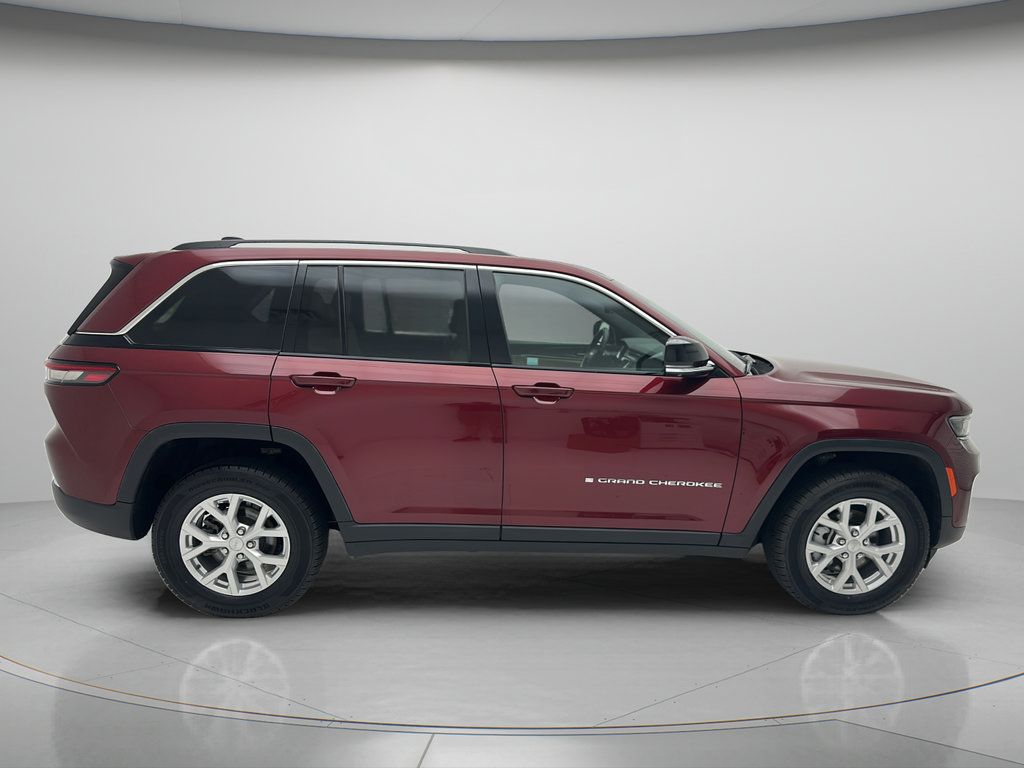 Used 2023 Jeep Grand Cherokee Limited w/ Luxury Tech Group II AWD/4WD image 4