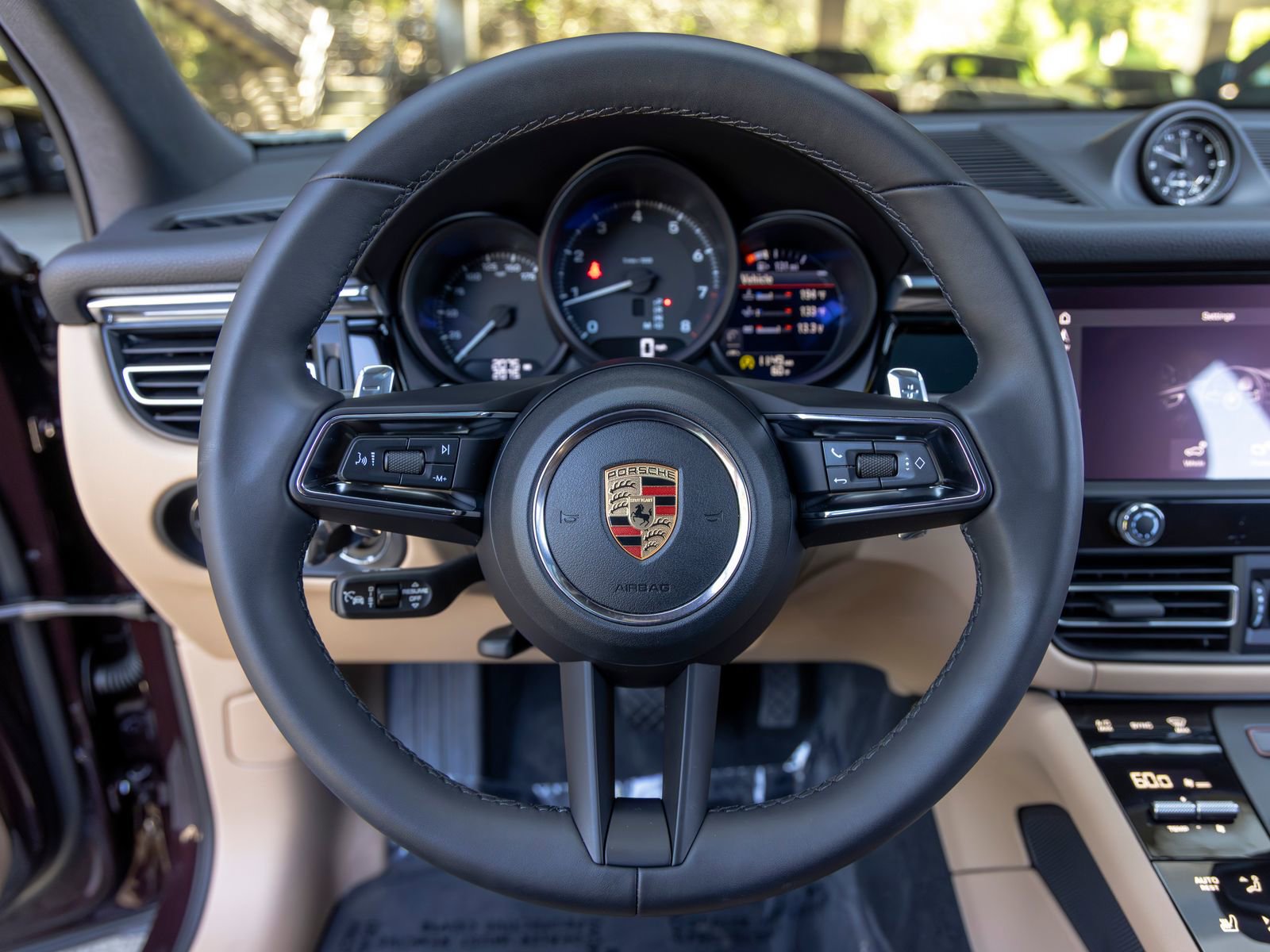 Certified 2026 Porsche Macan AWD/4WD image 31