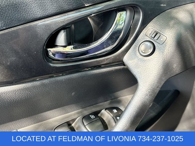 Used 2018 Nissan Rogue S AWD/4WD image 21