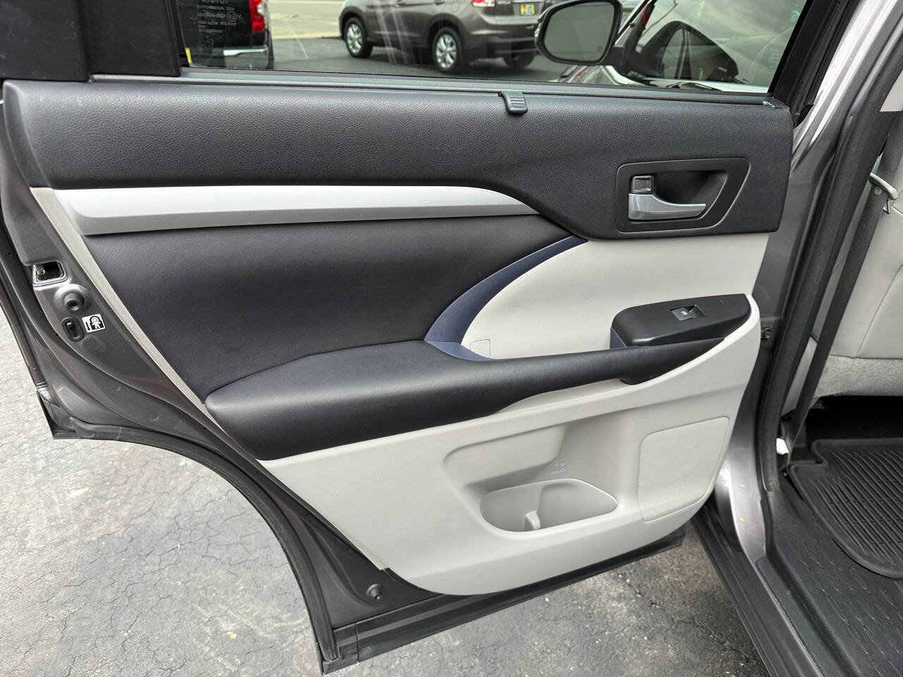 Used 2016 Toyota Highlander XLE AWD/4WD image 79