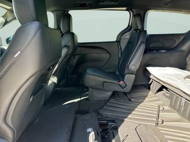 New 2026 Chrysler Pacifica Select FWD image 9