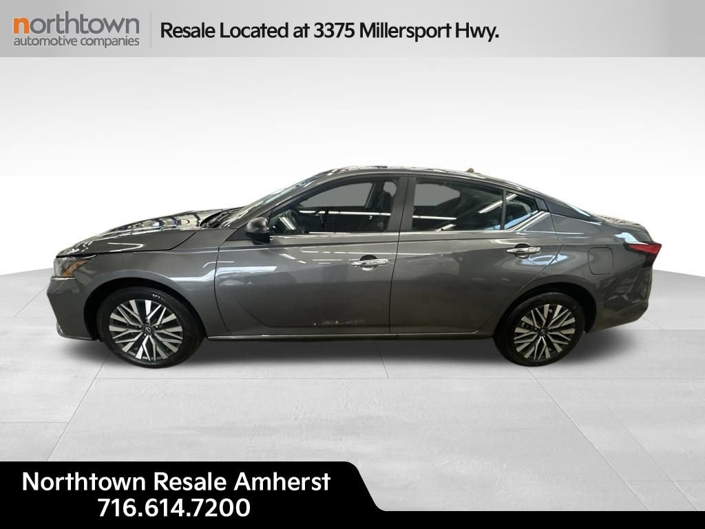 Used 2025 Nissan Altima 2.5 SV AWD/4WD image 2