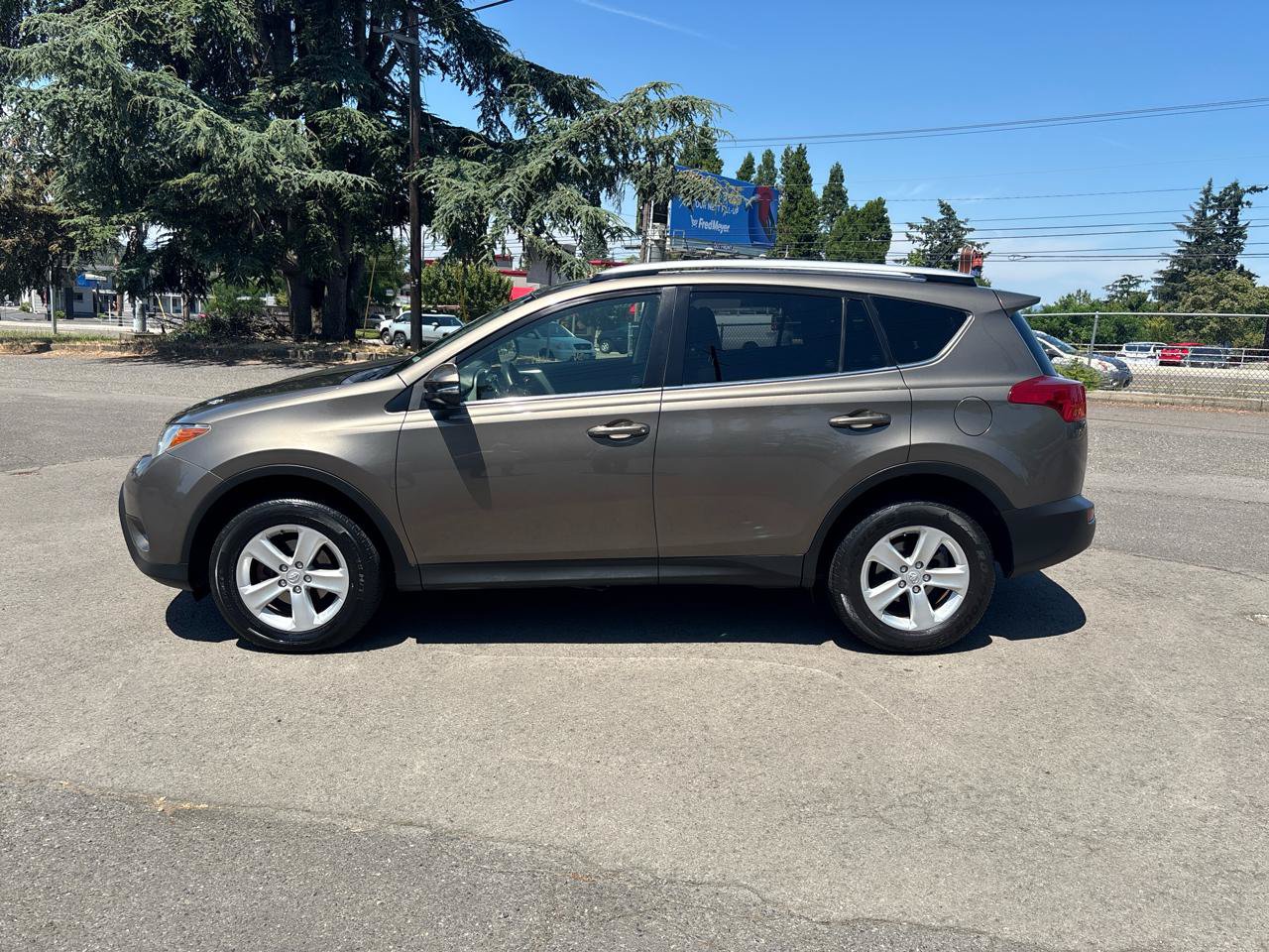 Used 2014 Toyota RAV4 XLE AWD/4WD image 8
