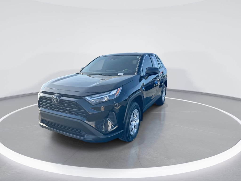 Used 2023 Toyota RAV4 LE image 4