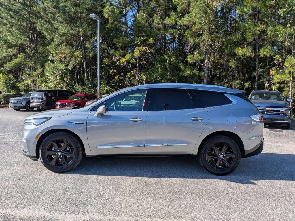 Used 2024 Buick Enclave Essence w/ Experience Buick Package FWD image 9