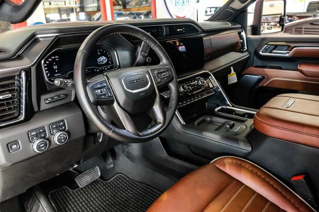 Used 2025 GMC Sierra 2500 Denali Ultimate AWD/4WD image 5