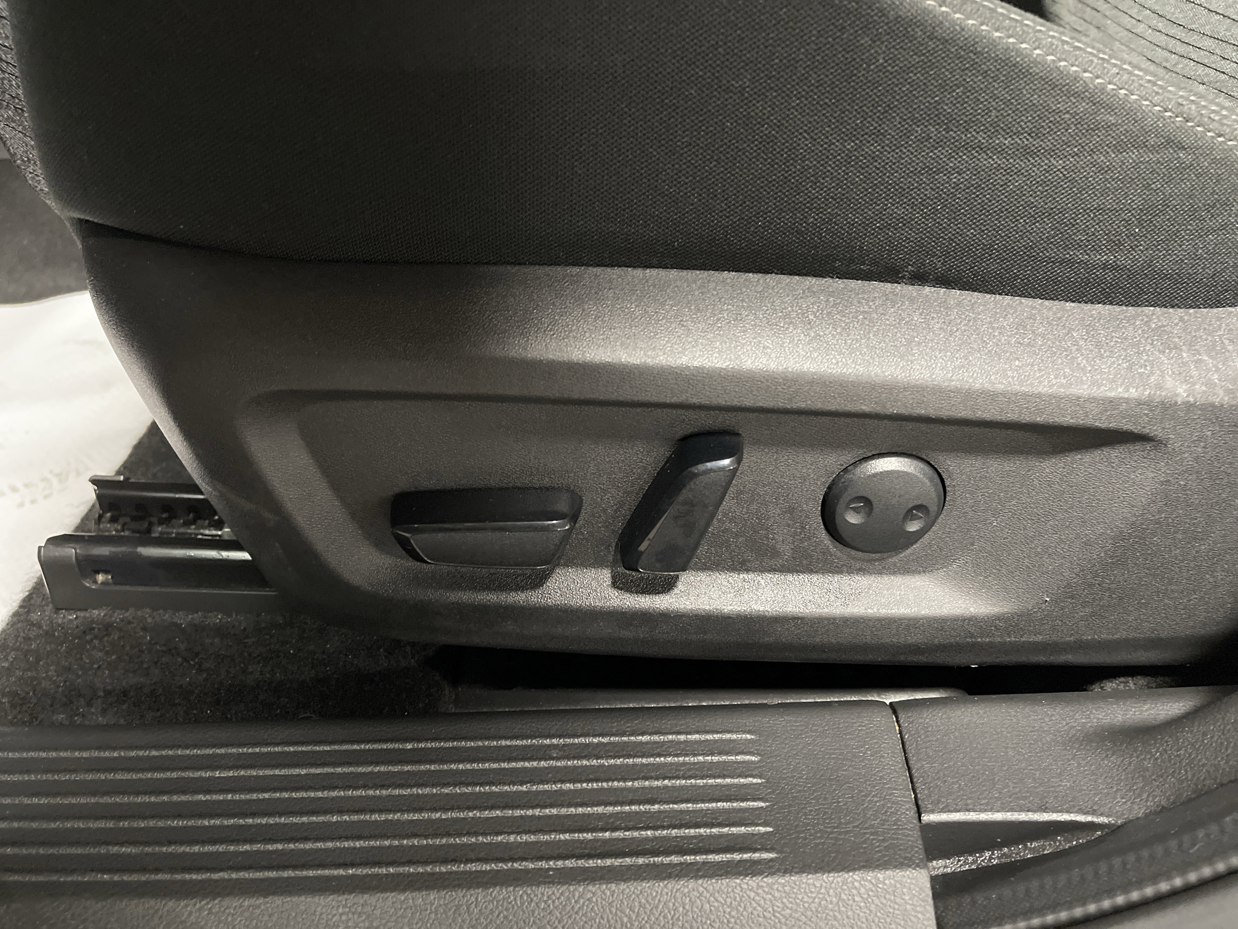 Used 2023 Nissan Rogue SV image 10