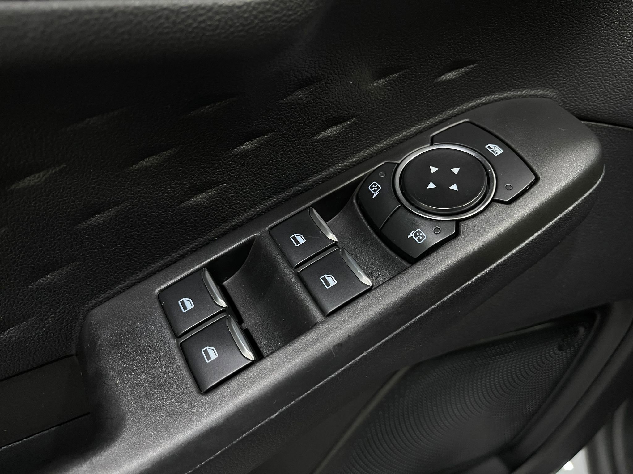 Used 2020 Ford Escape SEL image 15