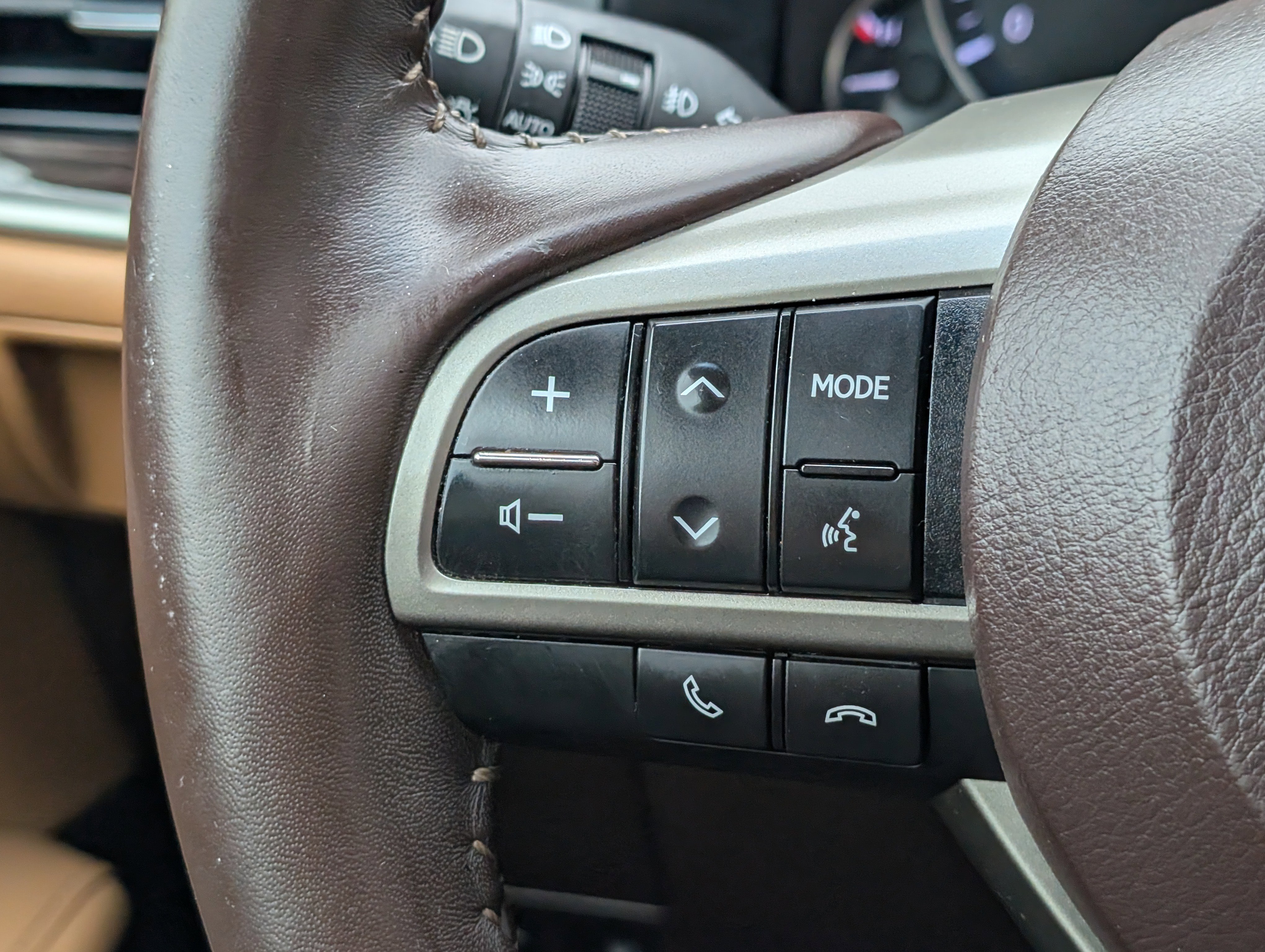 Used 2018 Lexus ES 350 w/ Luxury Package w/Wood Trim image 23