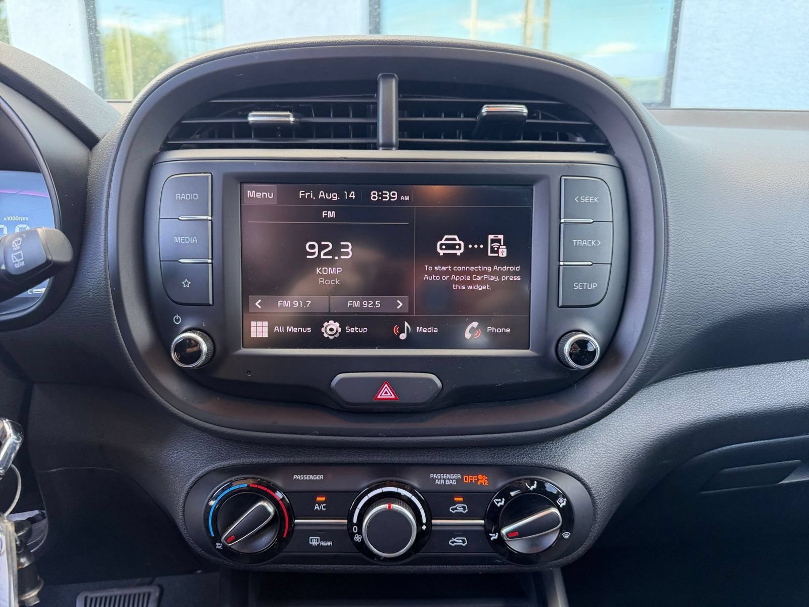 Used 2025 Kia Soul LX w/ LX Technology Package FWD image 14