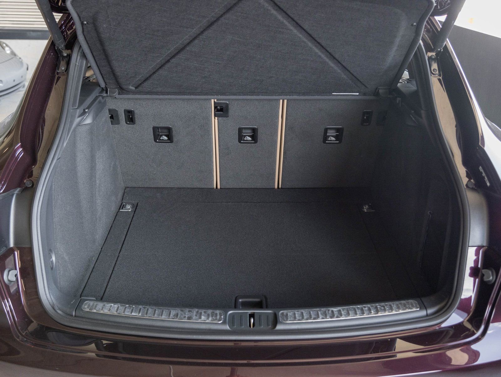 Certified 2026 Porsche Macan AWD/4WD image 29