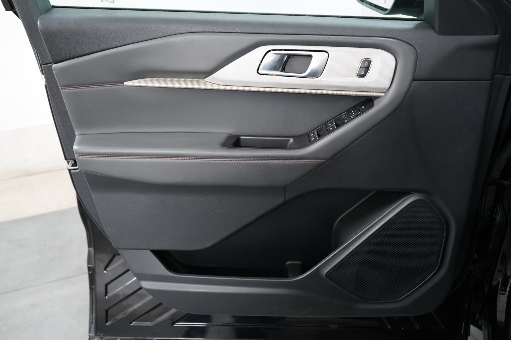 Certified 2025 Ford Explorer Active RWD image 31