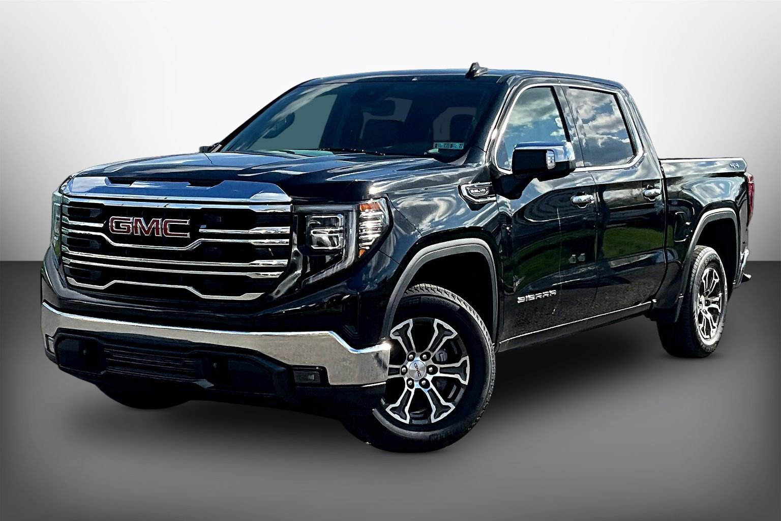 Used 2025 GMC Sierra 1500 SLT AWD/4WD image 1