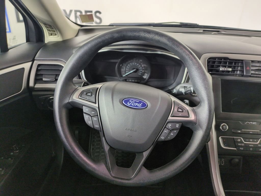 Used 2019 Ford Fusion SE image 16