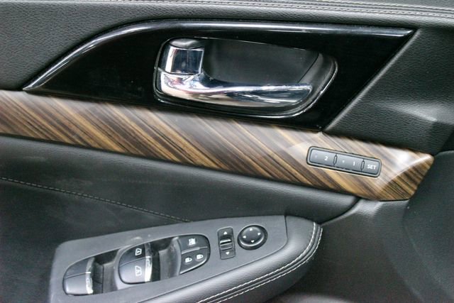 Used 2016 Nissan Maxima Platinum FWD image 16