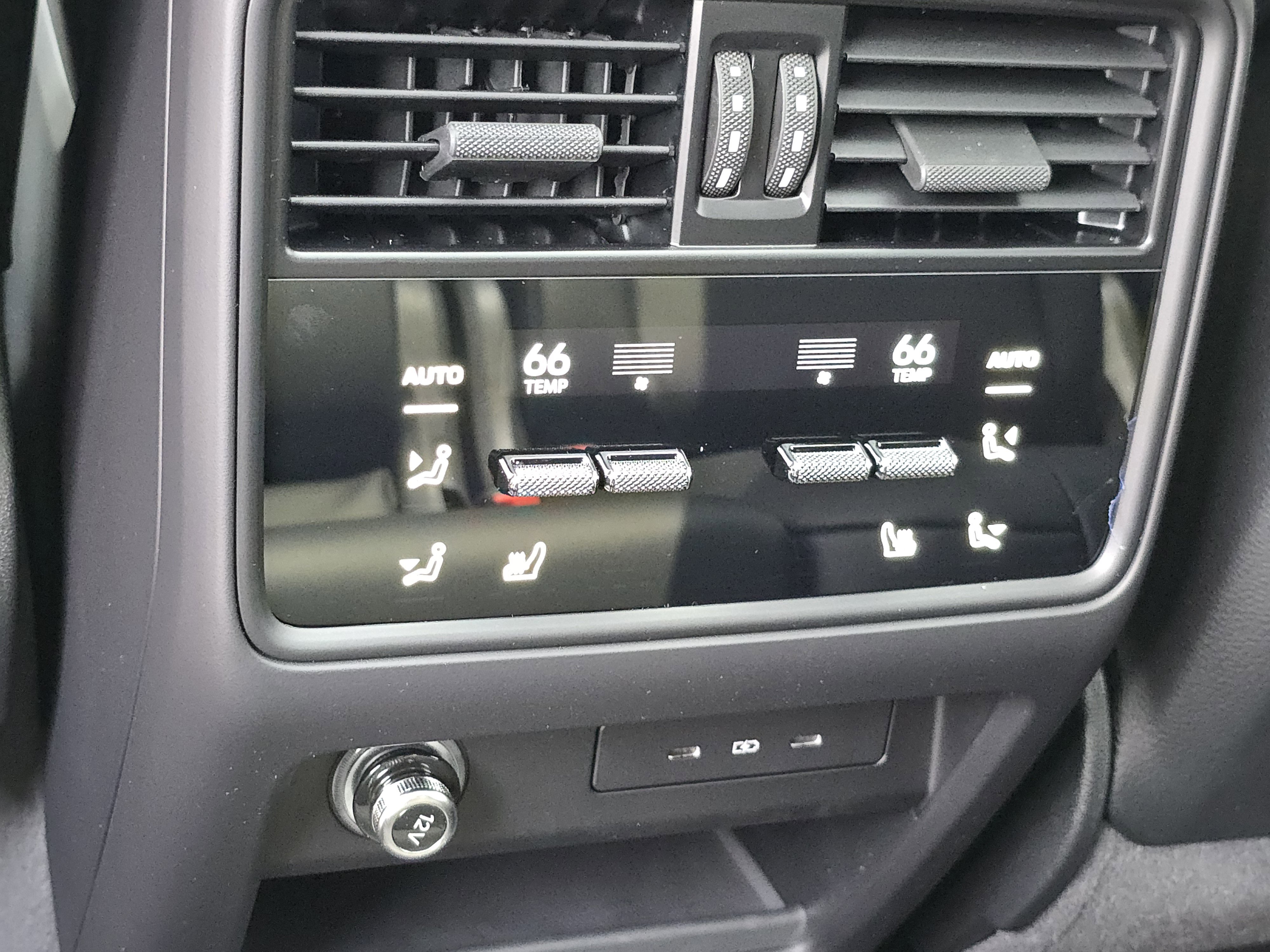 New 2025 Porsche Cayenne Coupe image 20