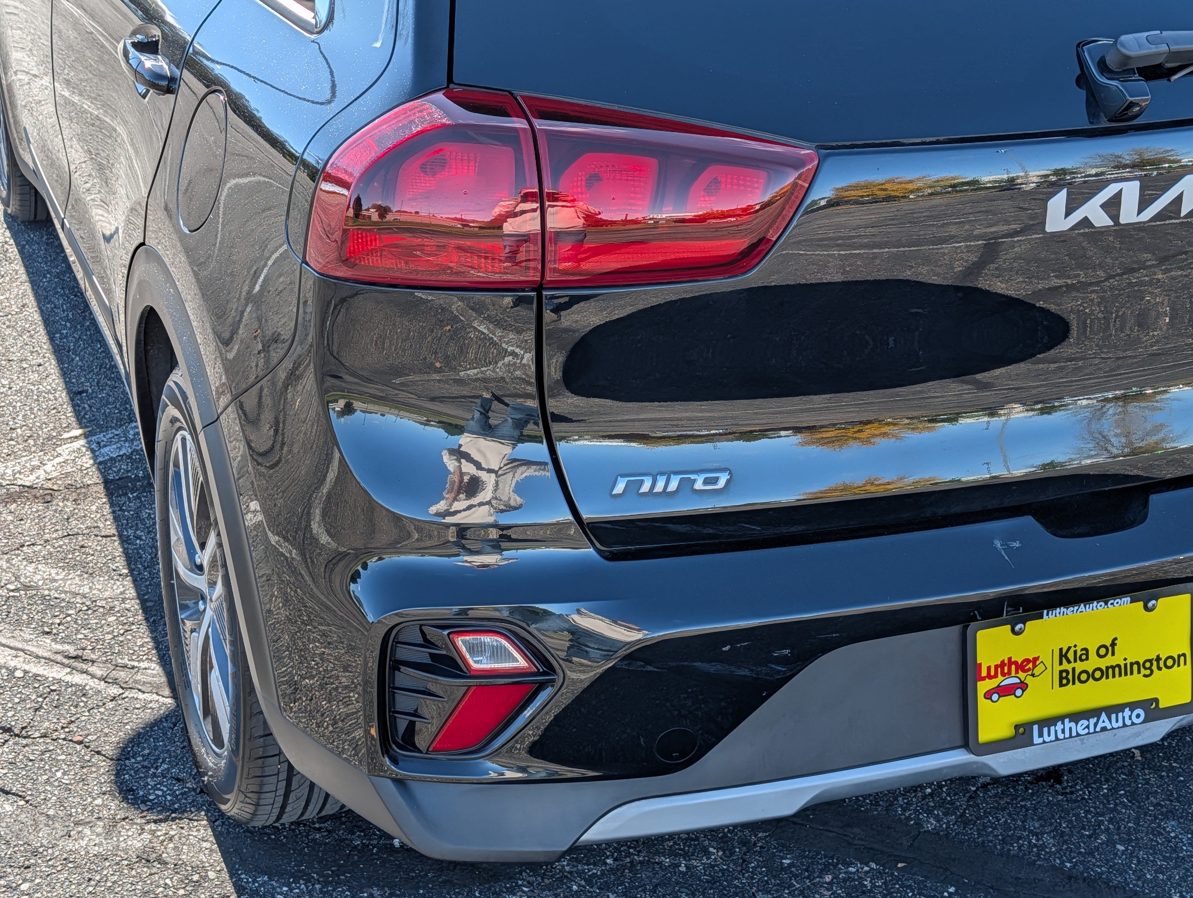 Certified 2022 Kia Niro LXS w/ Digital Cluster Package FWD image 17