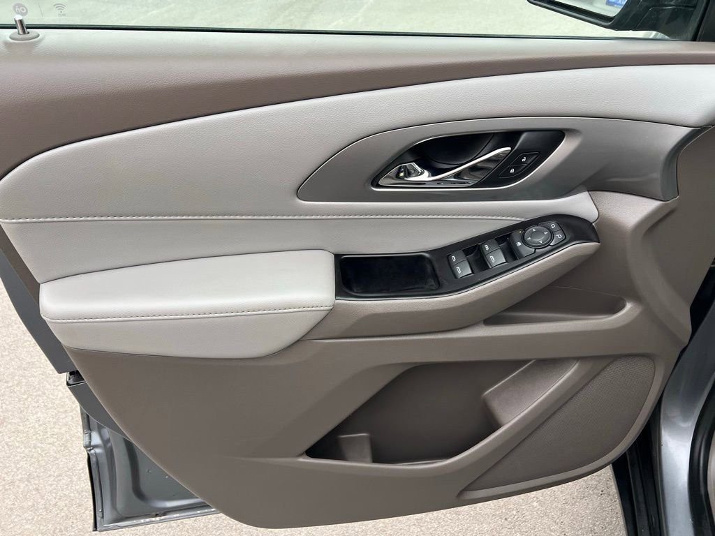 Used 2020 Chevrolet Traverse LT image 15
