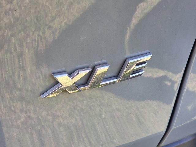 Used 2022 Toyota RAV4 XLE w/ Convenience Package image 8