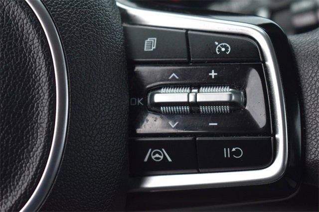 Certified 2023 Kia Carnival LX image 25