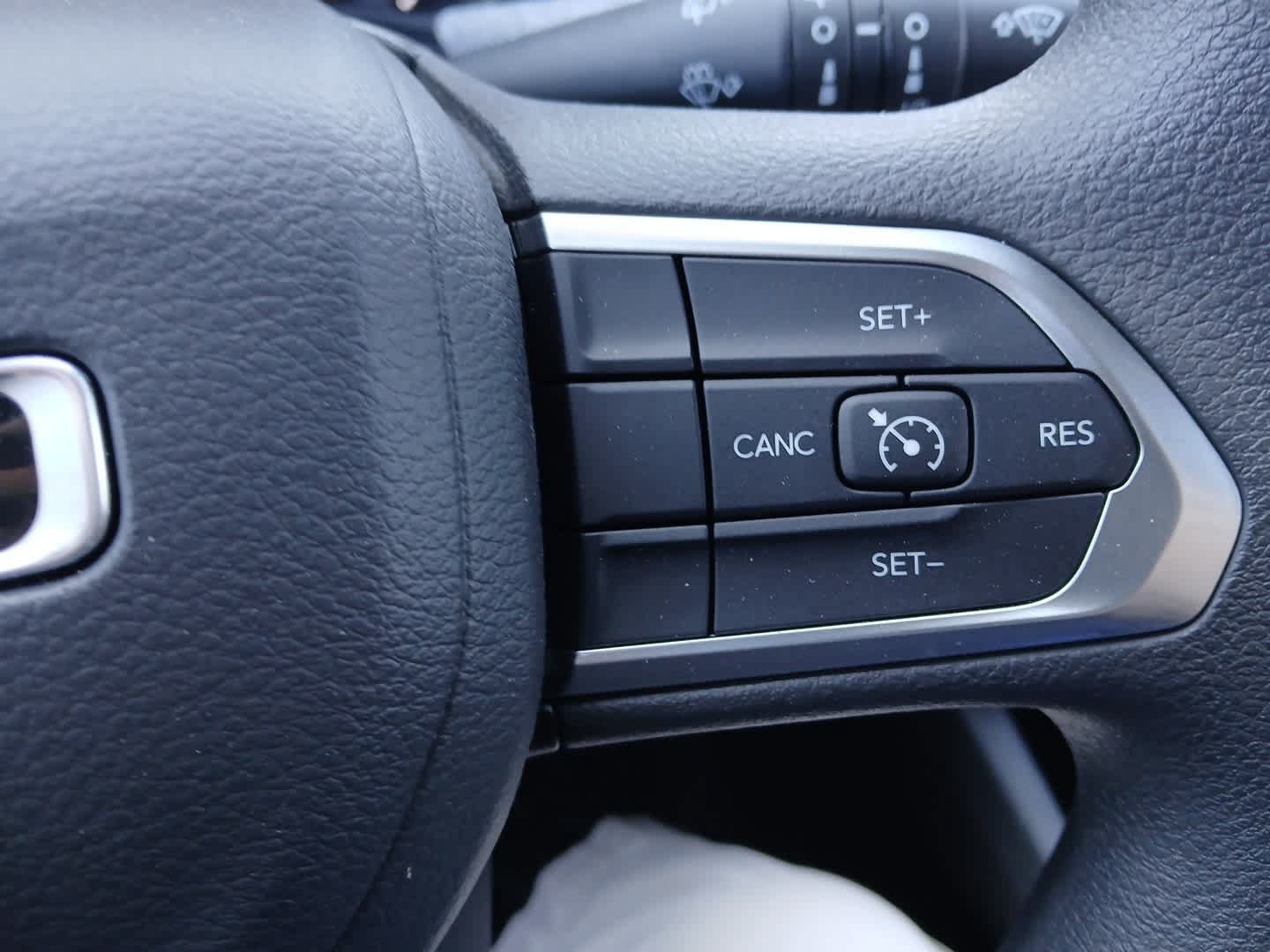 Used 2025 Jeep Compass Sport AWD/4WD image 25