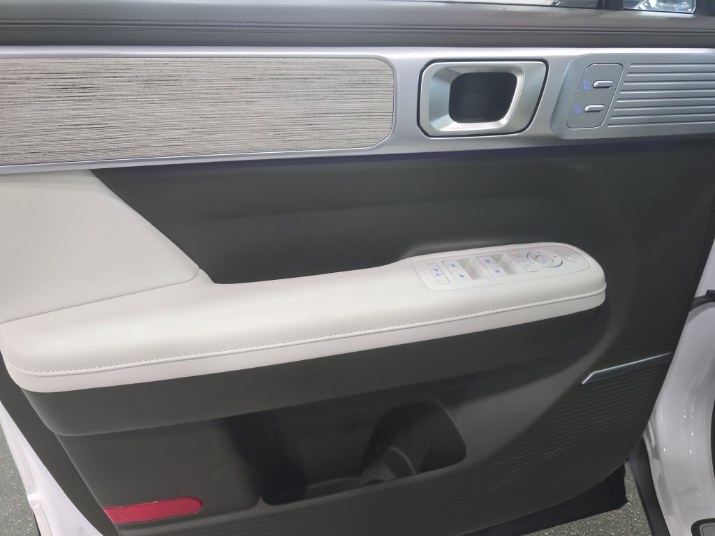 Used 2024 Hyundai Santa Fe Calligraphy AWD/4WD image 25