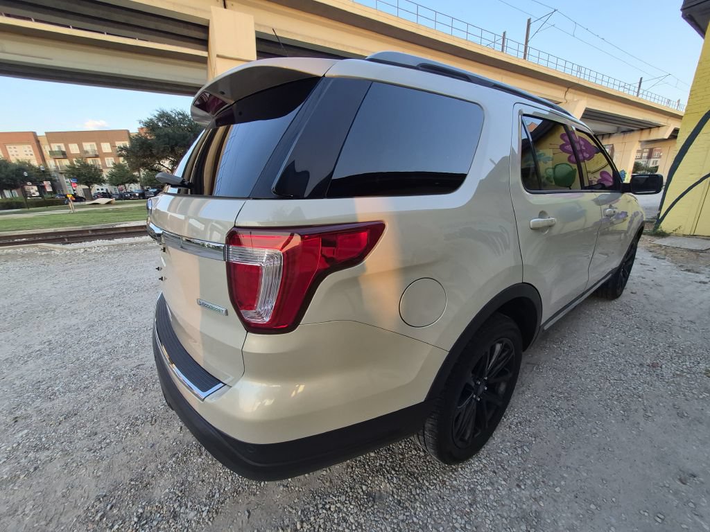 Used 2018 Ford Explorer XLT w/ Equipment Group 202A FWD image 6