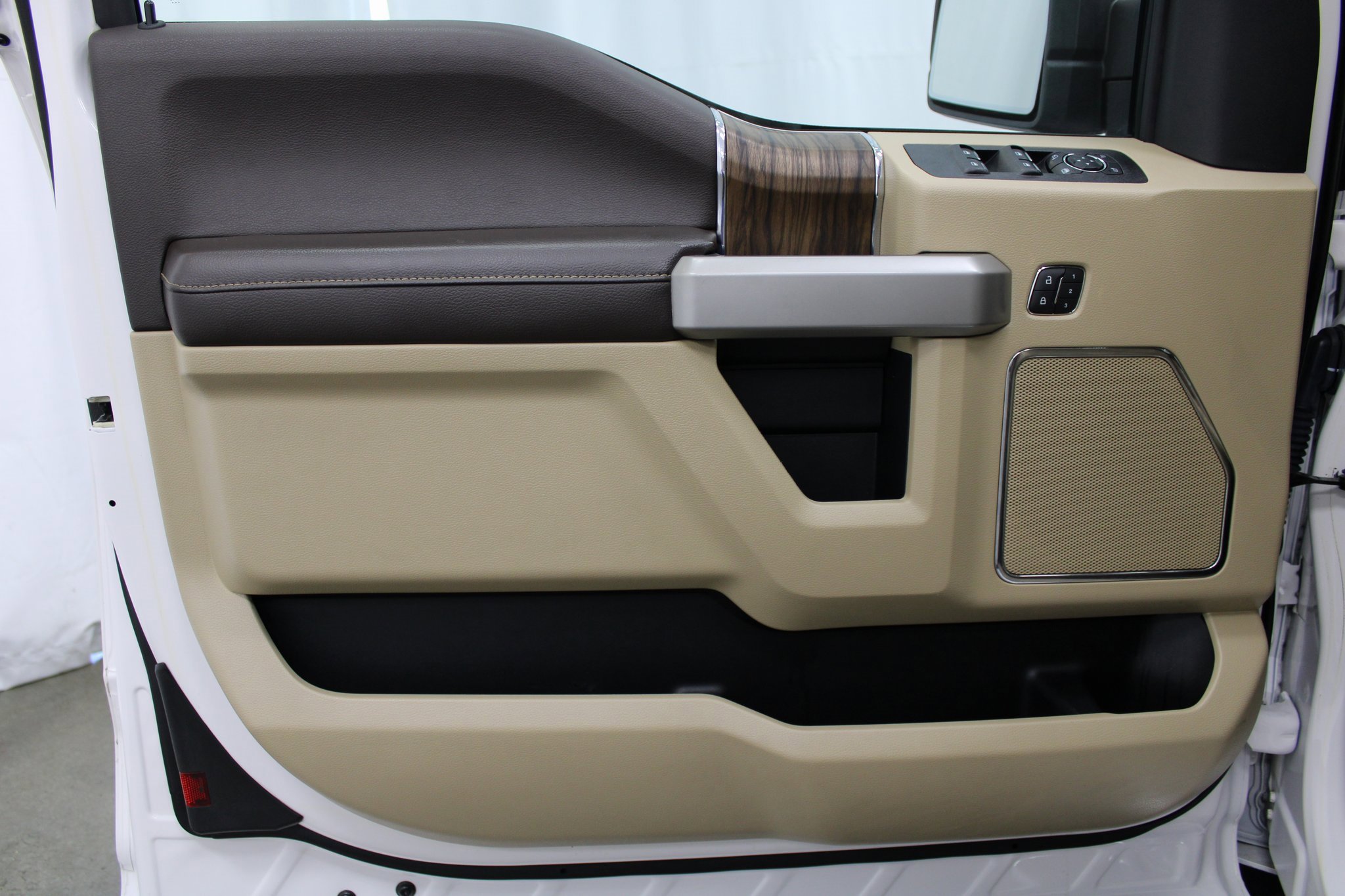 Used 2018 Ford F150 Lariat w/ Equipment Group 501A Mid image 11