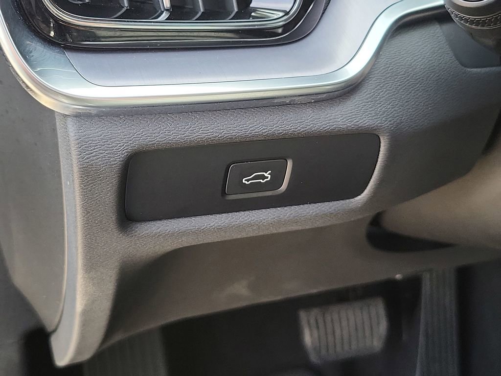 Used 2024 Volvo S60 B5 Core image 17