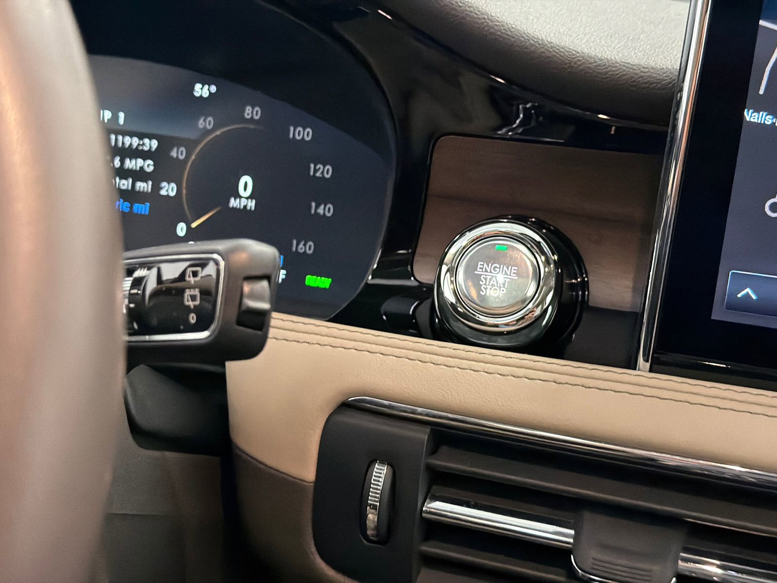 Used 2022 Lincoln Corsair Grand Touring image 27