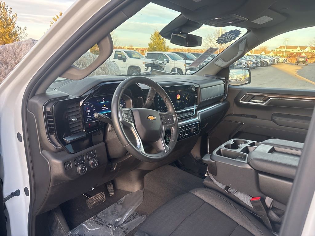 Used 2024 Chevrolet Silverado 1500 LT image 16