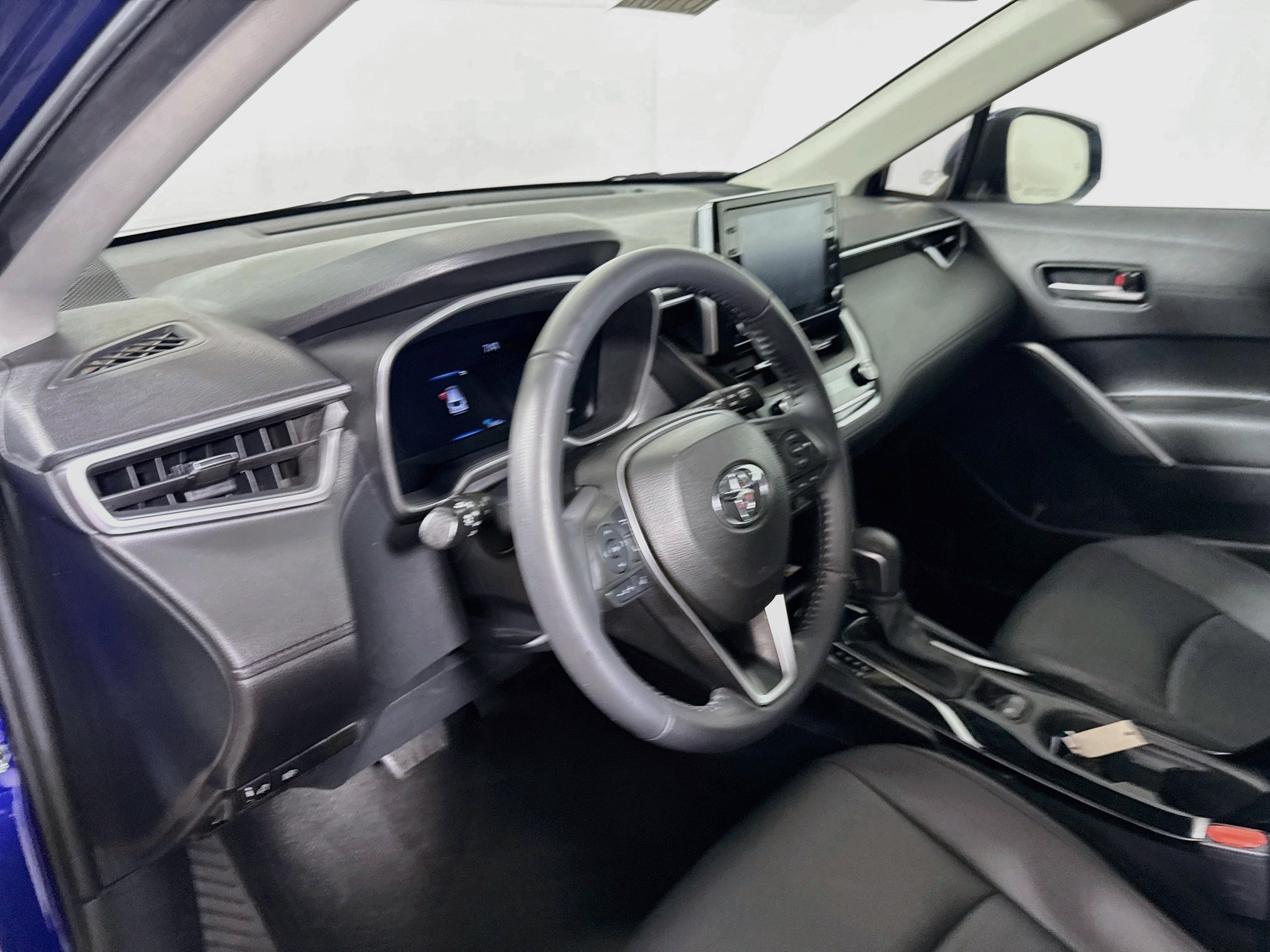 Used 2022 Toyota Corolla Cross XLE w/ Convenience Package FWD image 9