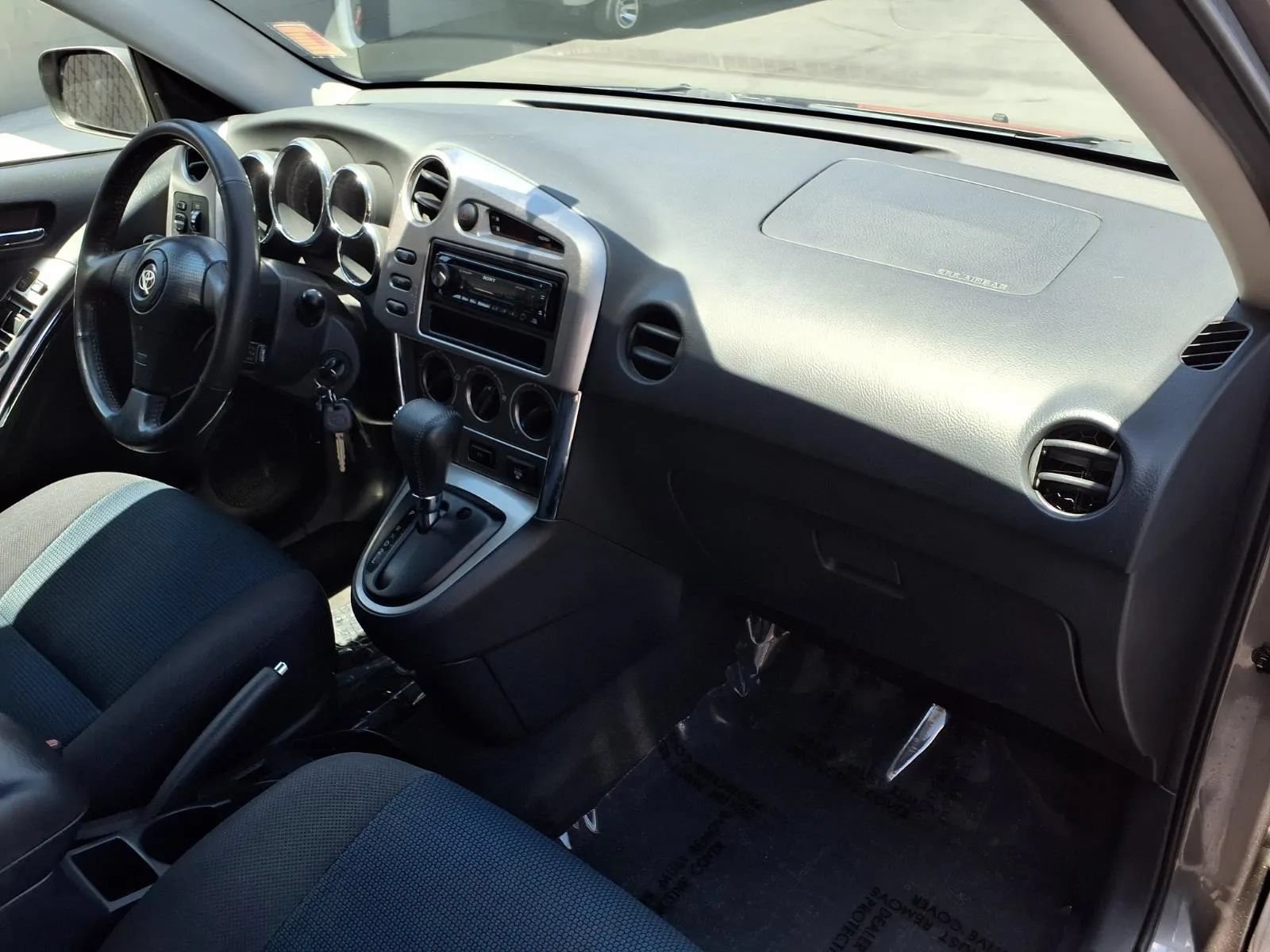 Used 2005 Toyota Matrix XR FWD image 33