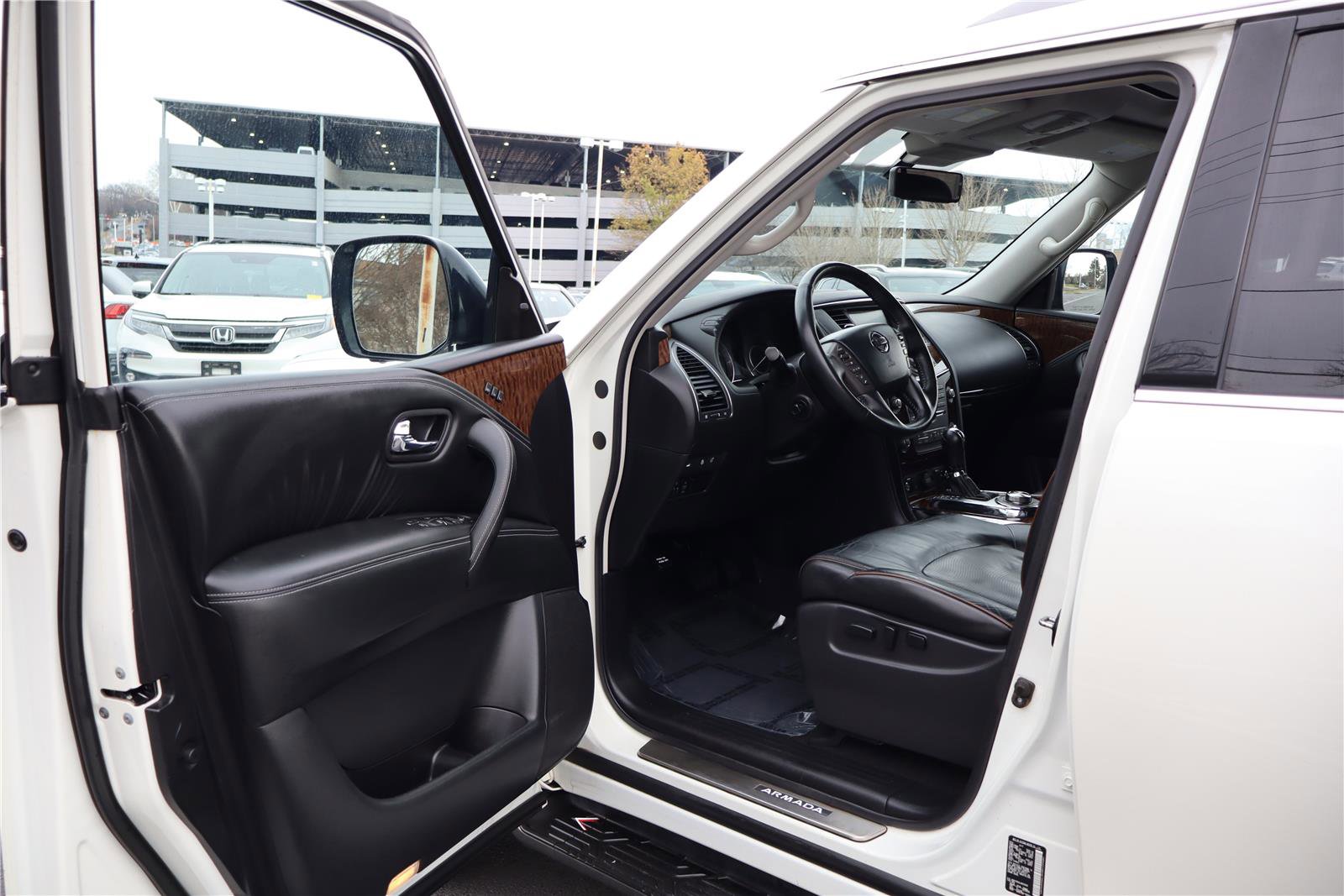 Used 2018 Nissan Armada Platinum w/ Interior Lighting Package image 12