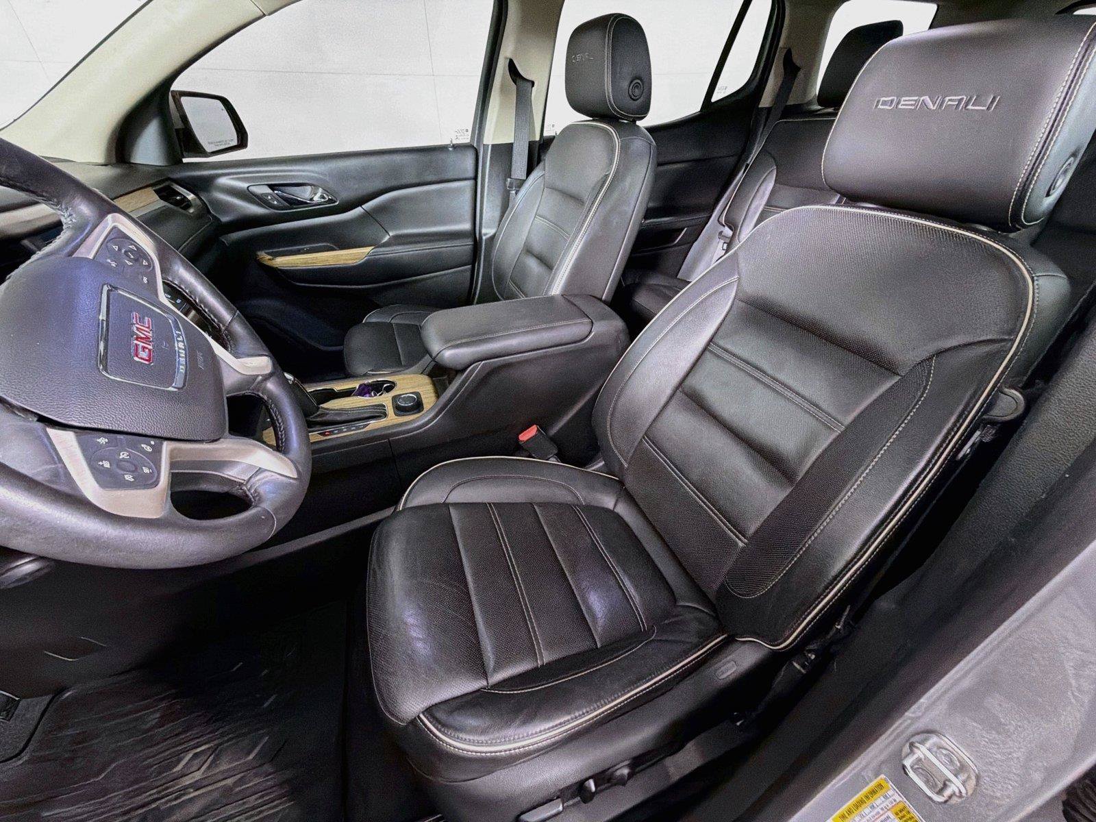 Used 2017 GMC Acadia Denali w/ Technology Package FWD image 2