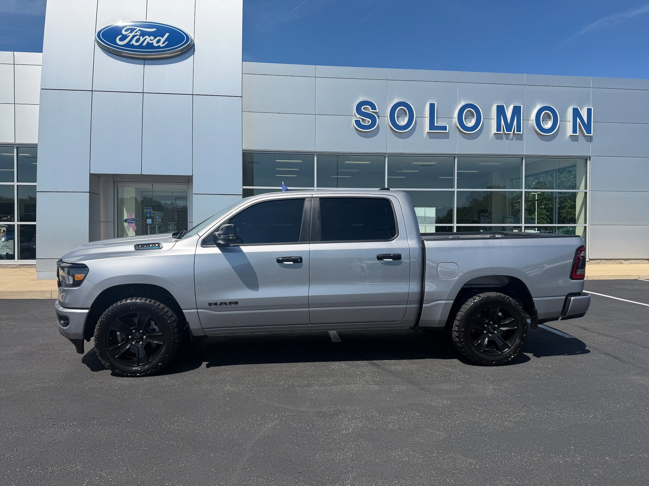 Used 2024 RAM 1500 Big Horn AWD/4WD image 8