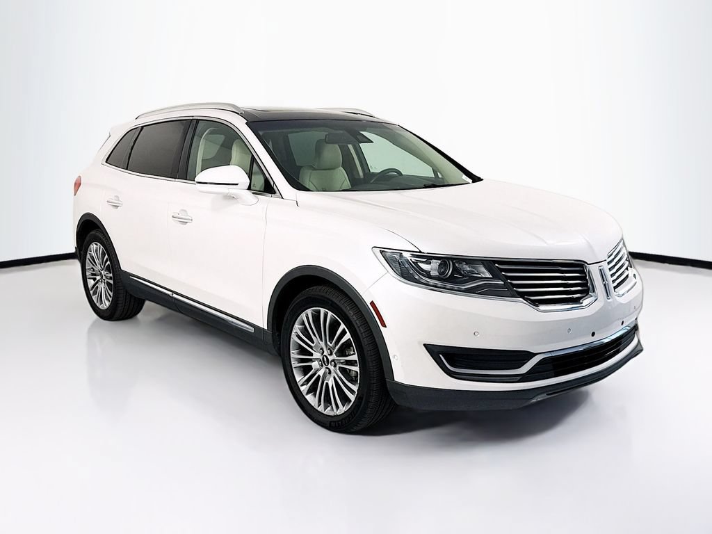 Used 2017 Lincoln MKX Reserve w/ Driver Assistance Package FWD image 3