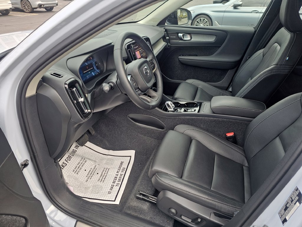 Certified 2025 Volvo XC40 B5 Ultra AWD/4WD image 38