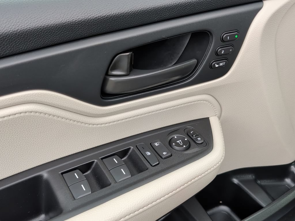 Used 2025 Honda Odyssey EX-L image 15