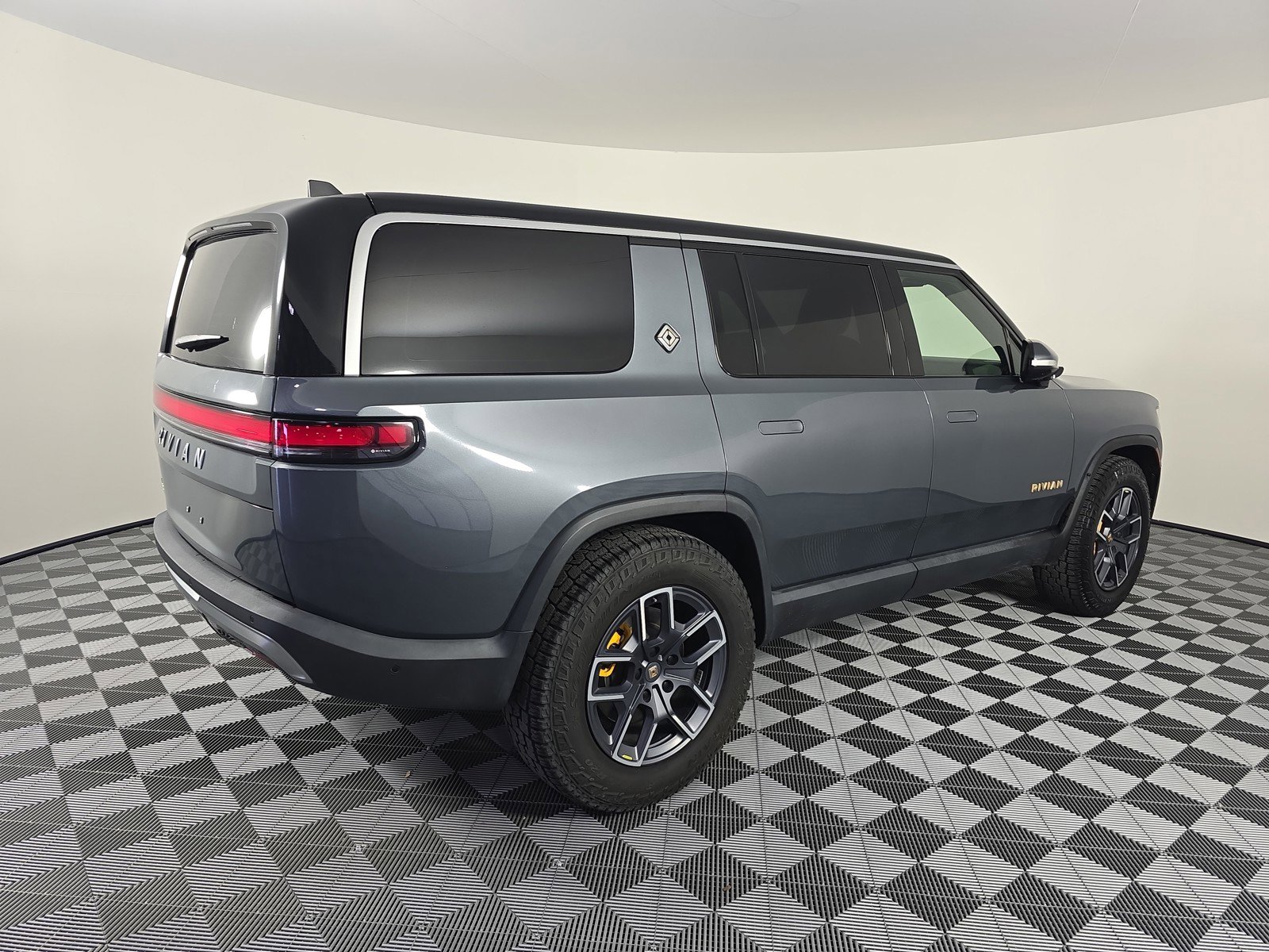 Used 2022 Rivian R1S Launch Edition image 5