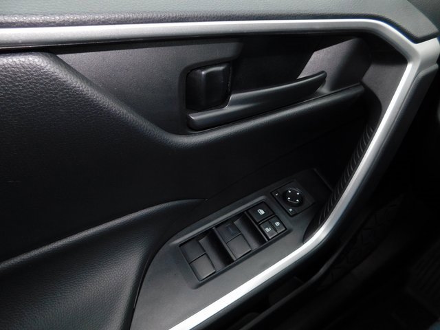 Used 2022 Toyota RAV4 LE image 25
