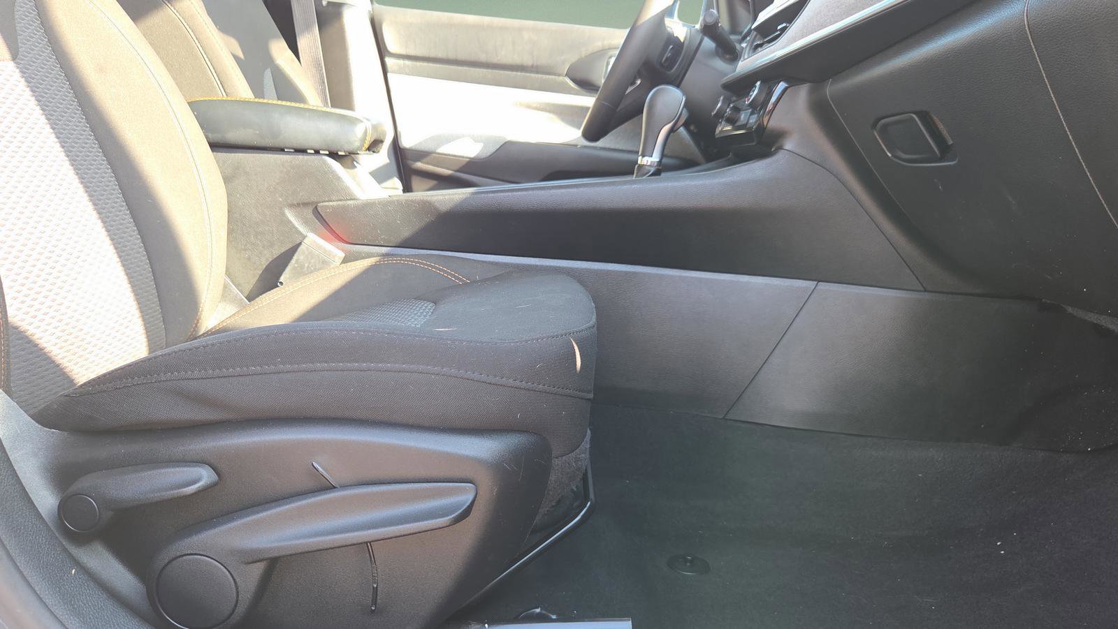 Used 2022 Jeep Compass Sport image 15